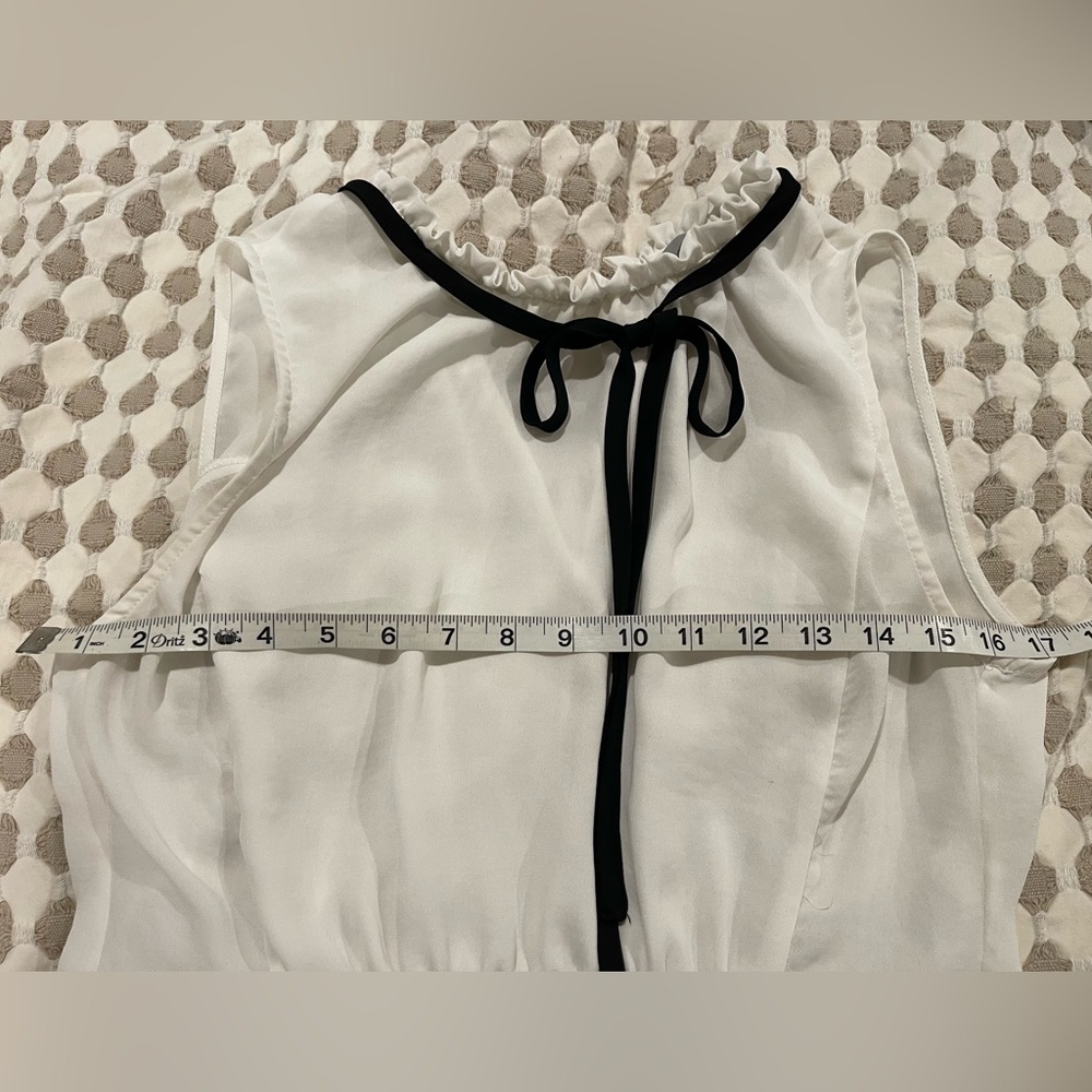 Cute H&M white blouse with black bow 8 - Picture 5 of 6
